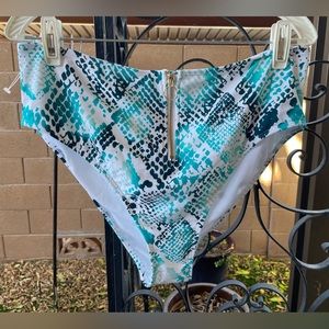 New Forever 21 Plus Size Aqua Blue Snakeskin Zip Front Swimwear Bikini Bottom 2X